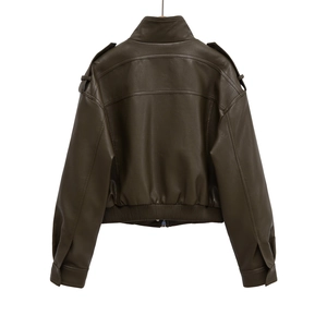 Vue arrière du blouson aviateur en similicuir marron avec ourlet côtelé et pattes d'épaule