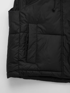 Detailed macro view of lateral hidden pocket on the quilted black padded puffer vest