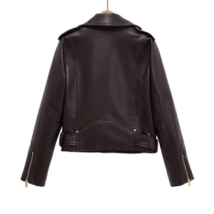 Détails du dos de la veste moto en cuir PU noir avec zips dorés et pattes d'épaule
