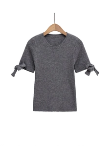 Damen Grau Rippstrick Kurzarm Top Rundhals Schlanke Passform Pullover Mit Schleife Manschette Detail Casual Chic Strickwaren
