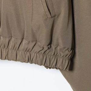 Veste ample kaki de style urbain avec ourlet élastique et poches latérales pratiques