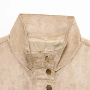 Veste tendance en imitation daim camel avec col montant et boutons dorés métallisés