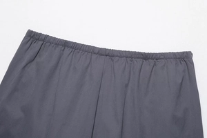 Detailed close-up of the elastic waistband and fine stitching on dark grey cargo skirt