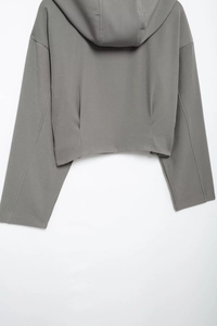 Vue arrière d'une veste à capuche grise en coton premium avec une coupe épurée