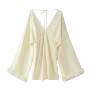 Robe Courte Élégante en Satin pour Femmes Col en V Avec Poignets en Plumes Évasés Dos Nu Robe de Soirée Manches Longues