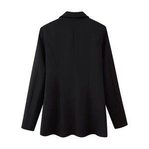Vue arrière d'un blazer noir ajusté en tissu haut de gamme avec une coupe impeccable