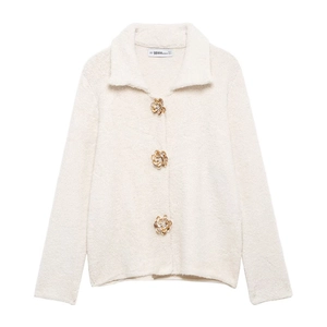 Gilet en maille sherpa crème pour femmes avec boutons fleurs et col rabattu chic