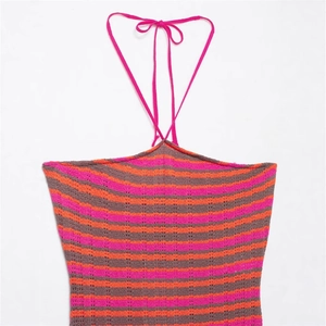 Abito a righe in maglia con scollo all'americana rosa e arancione, stile slim autunnale