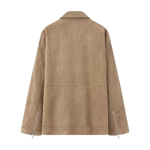 Vue arrière d'une veste en faux daim marron avec épaules tombantes et poignets zippés