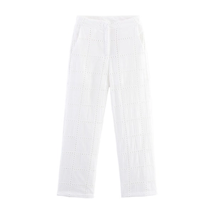 Pantaloni bianchi a vita alta a gamba larga con ricami geometrici in pizzo traforato