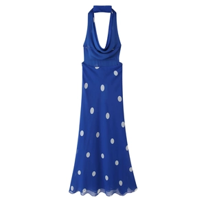 Robe midi dos nu bleu roi élégante à pois blancs avec décolleté bénitier fluide