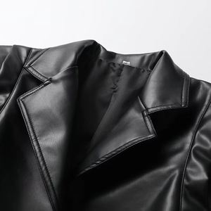 Veste courte en daim noir pour femme avec ceinture et col à revers classique
