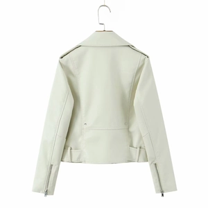 Vue arrière du blouson perfecto en simili cuir crème pour femme avec détails zippés