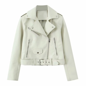 Détail du blouson motard en PU blanc cassé montrant revers, zips et étiquette XS