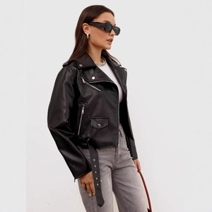 Veste de moto noire en similicuir PU pour femmes avec col à revers et zips