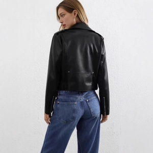 Veste motard femme en cuir PU noir avec couture au dos et fermetures éclair argentées