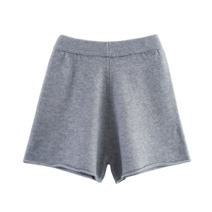 Flachbild von grauen Strick-Shorts mit hoher Taille, Rippbund und A-Linien-Silhouette