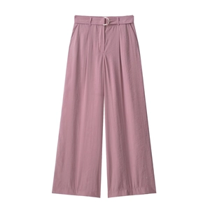 Eleganti pantaloni a gamba larga rosa polvere con cintura abbinata e fibbia a D d'argento