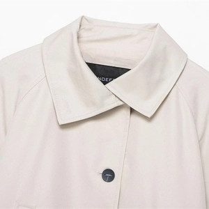 Short beige waterproof trench coat with lapel collar and button closure for women
