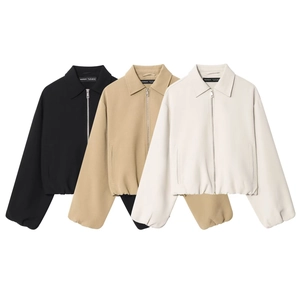 Comparaison détaillée des vestes zippées noires, kaki et crème en tissu de qualité