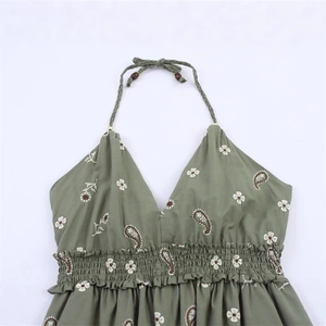 Armeegrünes Neckholder-Midikleid mit Paisley-Blumenstickerei und Holzperlen-Detail