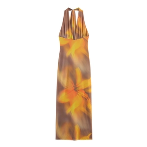 Detail eines Sommer-Neckholderkleids mit tiefem V-Ausschnitt und abstraktem Blumendruck