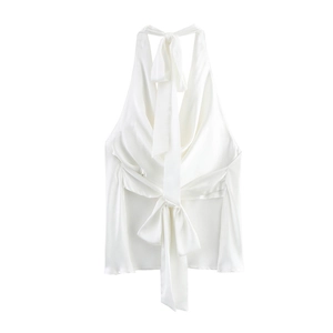 Elegantes weißes Satin-Haltertop mit Seidentextur und großer Schleife am Rücken