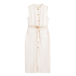 Elegante abito midi beige senza maniche con bottoni dorati e cintura da donna