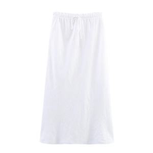 Gonna lunga bianca minimalista a vita alta con coulisse elastica e silhouette a trapezio