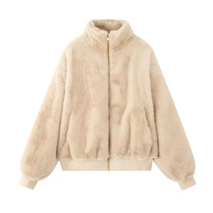 Short faux fur jacket in beige with stand collar and zipper for stylish women
