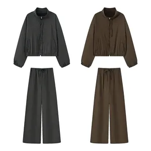 Outfit Casual da Donna Streetwear con Giacca a Collo Alto con Cerniera e Pantaloni a Gamba Larga a Vita Alta