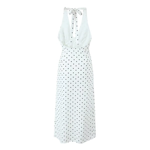 Détail du nœud licou et du dos nu sur une robe mi-longue blanche à pois noirs élégante