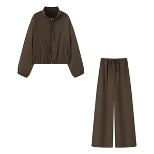 Completo donna 2 pezzi con giacca corta olive con zip e pantaloni larghi a vita alta