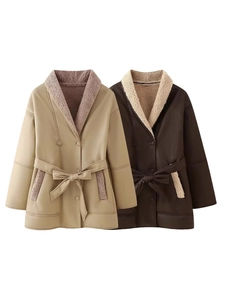 Cappotto da donna in finta pelle di pecora con revers e cintura in beige e marrone scuro