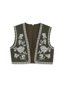 Gilet sans manches vert foncé avec broderies florales blanches et motifs ethniques