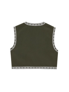 Gilet sans manches vert olive avec broderie blanche, vue arrière à plat sur fond blanc