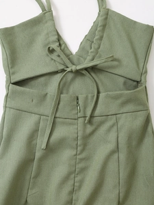 Robe dos nu vert sauge avec nœud papillon et détail découpé en tissu de coton et de lin