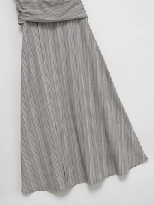Robe longue rayée sans manches à dos nu, taille haute plissée et coupe trapèze élégante