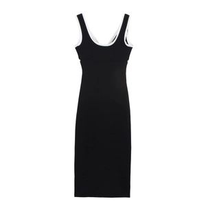 Robe moulante noire sans manches avec bordure en dentelle blanche au col et manches
