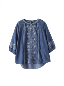 Vintage loose blue embroidered blouse with retro ethnic patterns and half sleeves