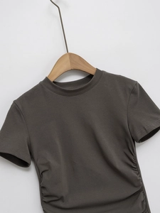 Damen T-Shirt in Dunkelgrau mit Rundhalsausschnitt und modischen seitlichen Raffungen