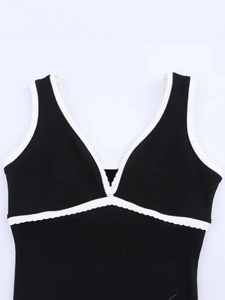 Abito sottoveste chic con scollo a V e schiena scoperta in maglia ondulata bicolore