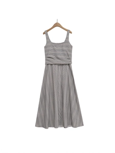 Robe longue sans manches à rayures avec dos nu et une silhouette cintrée à la taille