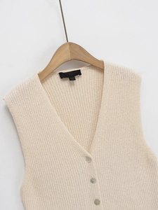 Gilet en tricot col V pour femme couleur avoine avec boutons en nacre