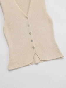 Gilet en maille beige à col en V avec boutons nacrés, débardeur chic sans manches