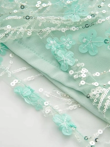 Schlanker mintgrüner Tüllrock mit 3D-Blumenstickerei und glitzernden Pailletten