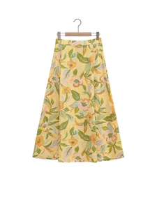 Ensemble d'été jaune à fleurs avec débardeur imprimé et jupe midi en coupe trapèze