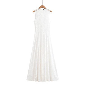 Robe longue trapèze sans manches en dentelle blanche élégante avec motifs floraux ajourés