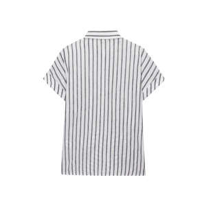 Vista dettagliata del retro di una camicia a maniche corte in cotone-lino a righe