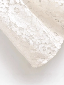 Robe trapèze élégante en dentelle blanche avec motif floral ajouré sans manches